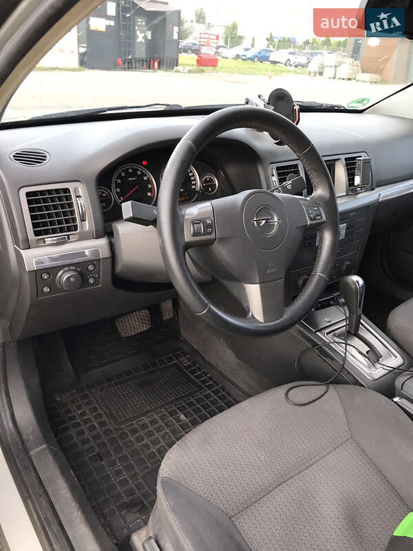 Лифтбек Opel Vectra 2006 в Львове