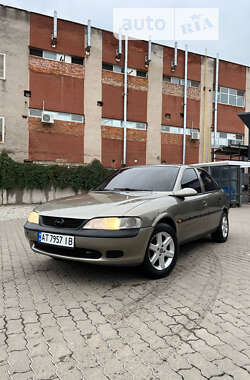 Лифтбек Opel Vectra 1996 в Калуше