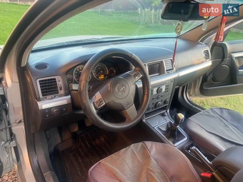 Седан Opel Vectra 2007 в Ужгороде