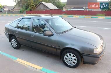 Ліфтбек Opel Vectra 1990 в Черкасах