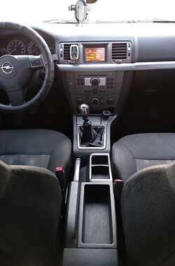 Седан Opel Vectra 2006 в Кривом Роге