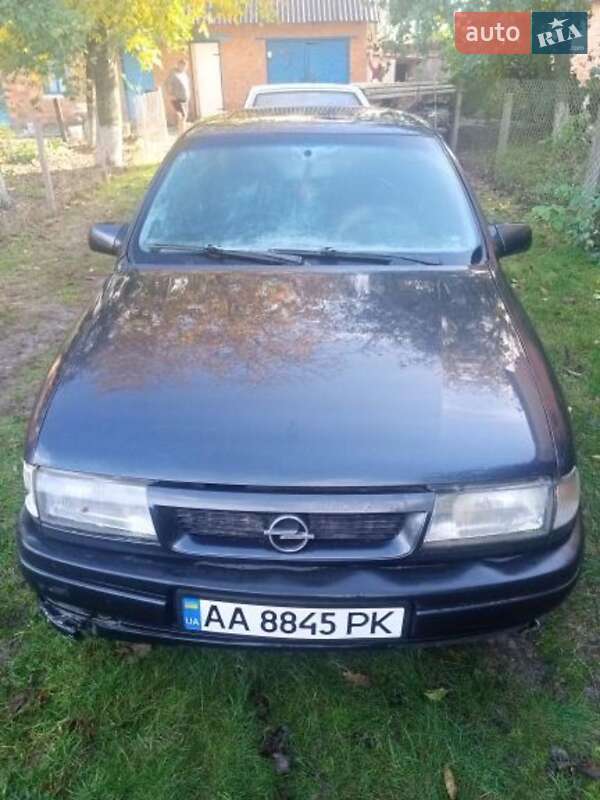 Лифтбек Opel Vectra 1995 в Дубровице