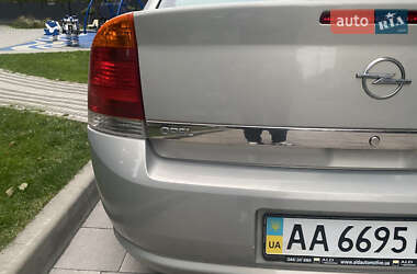 Седан Opel Vectra 2005 в Киеве