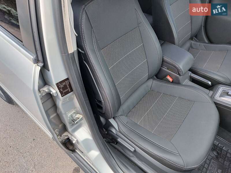 Седан Opel Vectra 2005 в Днепре