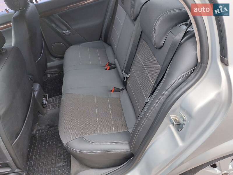 Седан Opel Vectra 2005 в Днепре