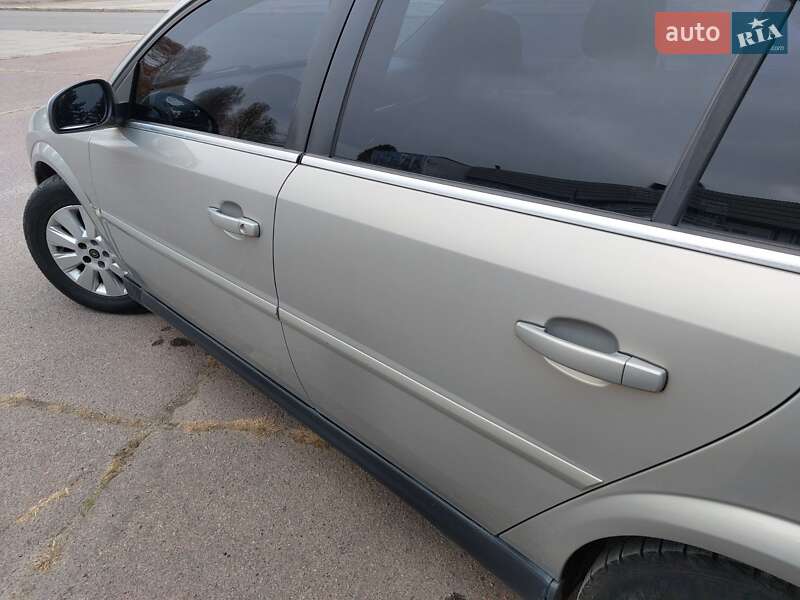Седан Opel Vectra 2005 в Днепре