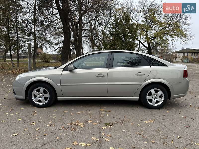 Лифтбек Opel Vectra 2006 в Лебедине