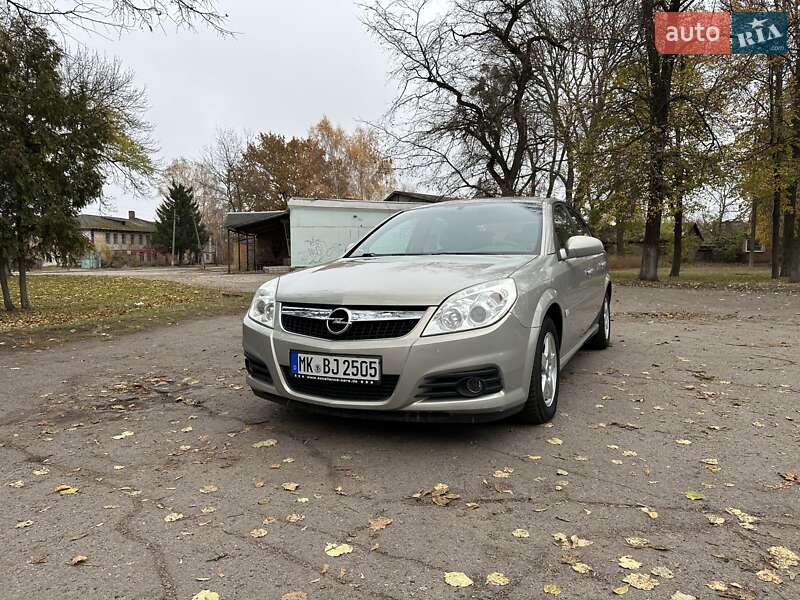 Лифтбек Opel Vectra 2006 в Лебедине