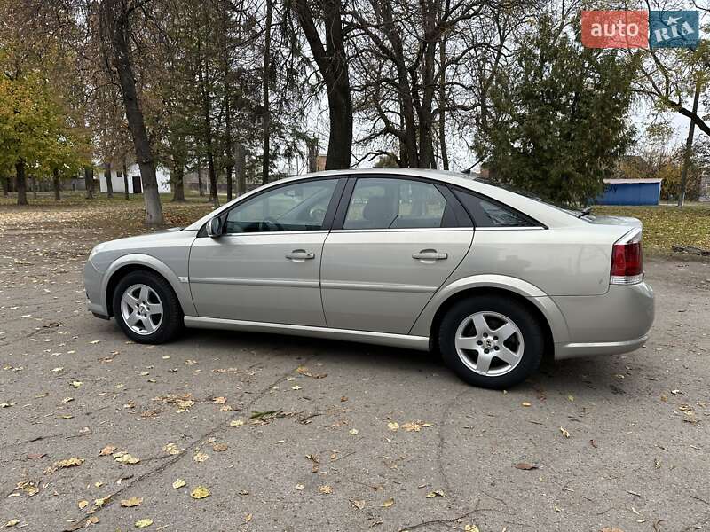 Лифтбек Opel Vectra 2006 в Лебедине