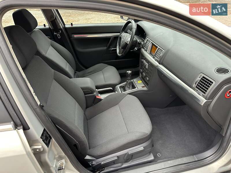 Лифтбек Opel Vectra 2006 в Лебедине