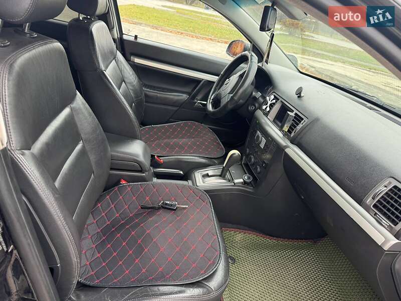 Седан Opel Vectra 2008 в Нетешине