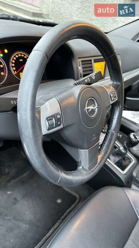 Седан Opel Vectra 2008 в Чернівцях