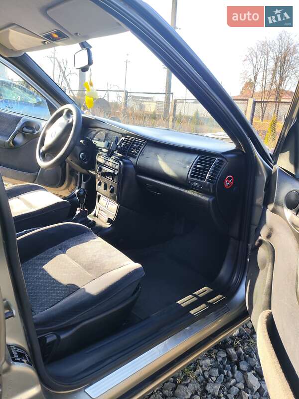 Універсал Opel Vectra 1997 в Луцьку