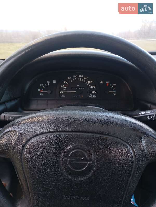 Ліфтбек Opel Vectra 1993 в Рудки