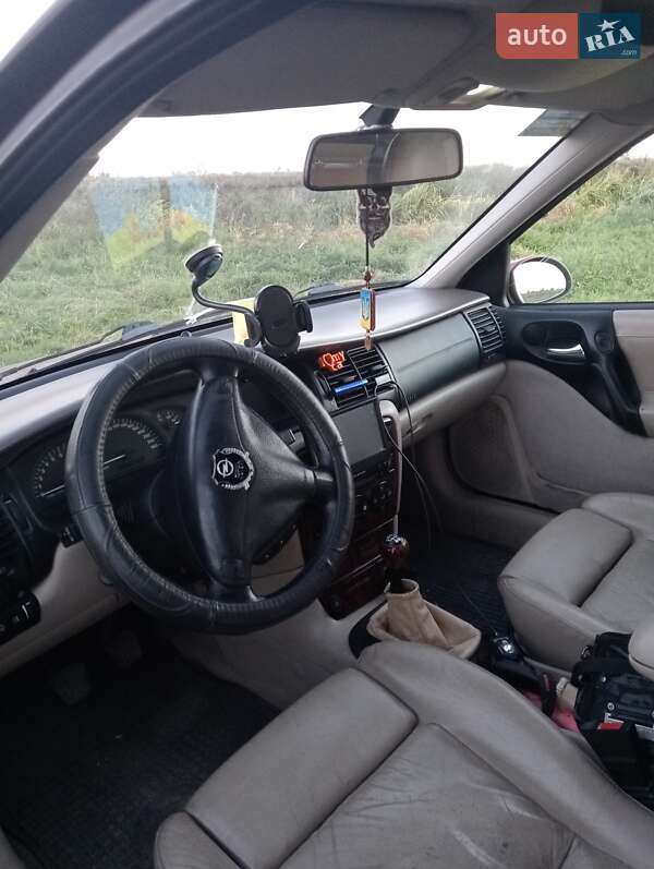 Седан Opel Vectra 1998 в Ровно