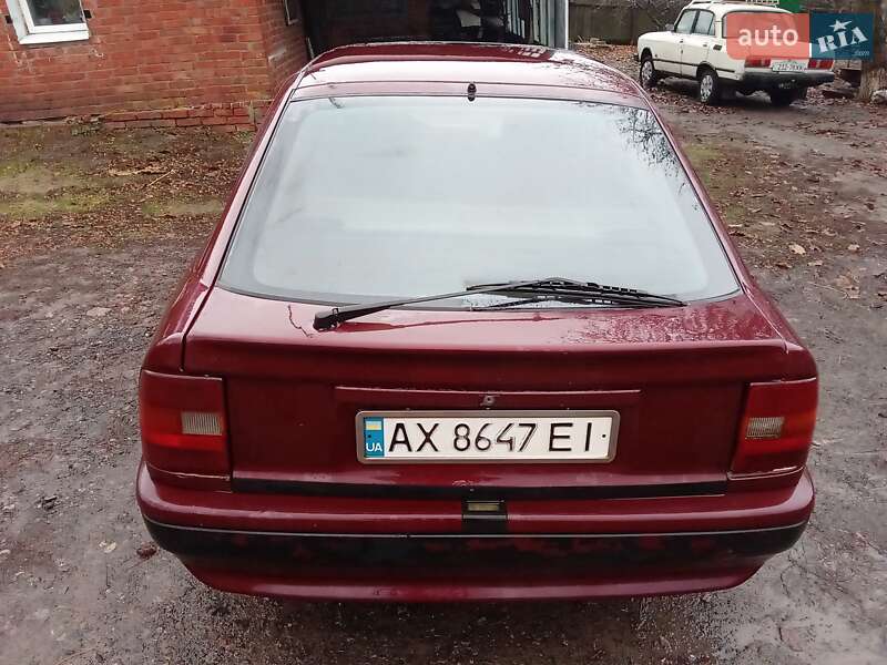 Лифтбек Opel Vectra 1990 в Сахновщине