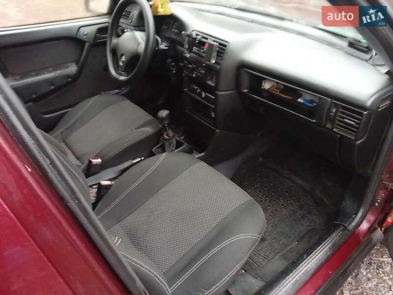 Лифтбек Opel Vectra 1990 в Сахновщине