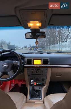 Седан Opel Vectra 2004 в 