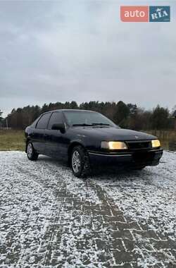 Седан Opel Vectra 1989 в Городке