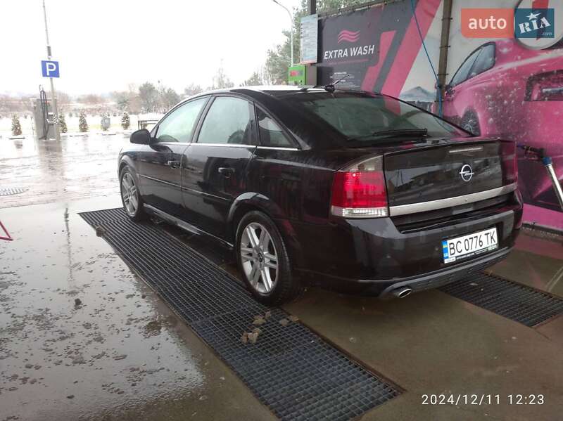 Седан Opel Vectra 2004 в Мостиській