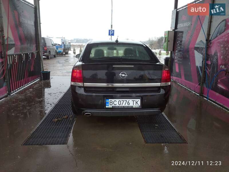 Седан Opel Vectra 2004 в Мостиській