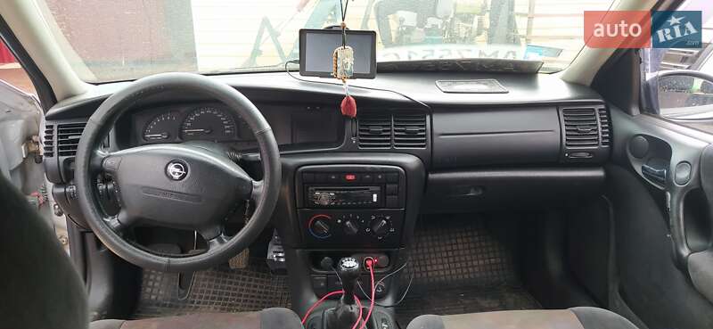 Седан Opel Vectra 2000 в Емильчине
