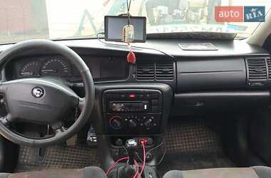 Седан Opel Vectra 2000 в 