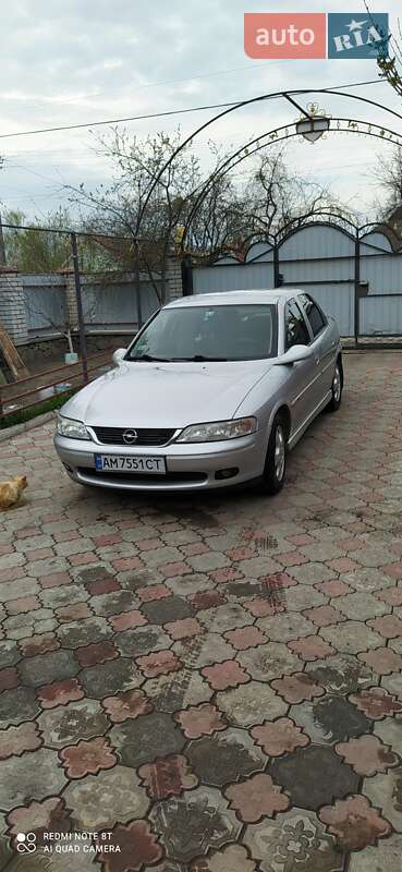 Седан Opel Vectra 2000 в Емильчине