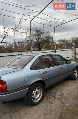Седан Opel Vectra 1990 в 