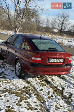 Седан Opel Vectra 2000 в Стрию