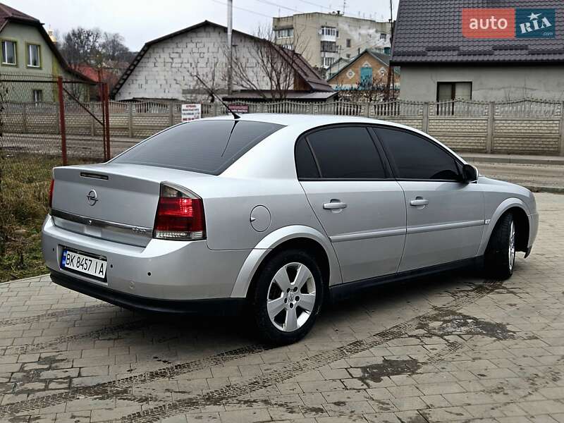 Седан Opel Vectra 2003 в Острозі