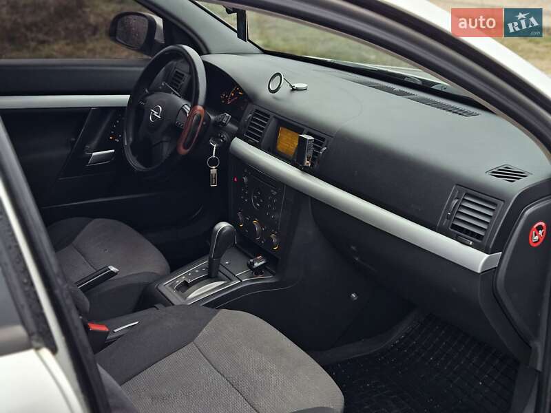 Седан Opel Vectra 2003 в Острозі