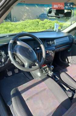 Седан Opel Vectra 2000 в Полонному