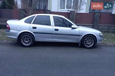 Седан Opel Vectra 1998 в Ужгороді