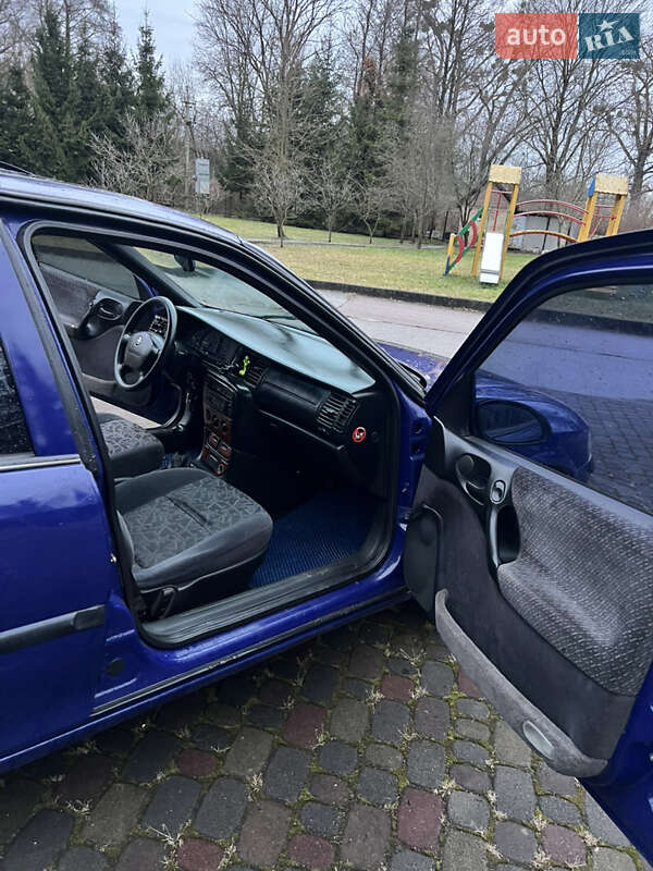 Лифтбек Opel Vectra 1996 в Львове