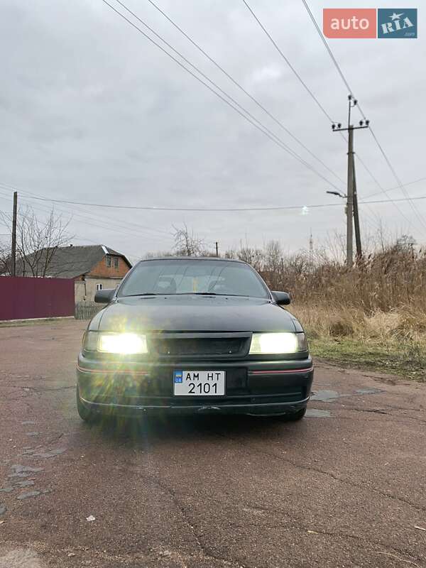 Лифтбек Opel Vectra 1993 в Коростене