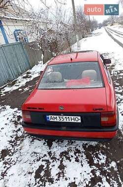 Седан Opel Vectra 1989 в Котельві