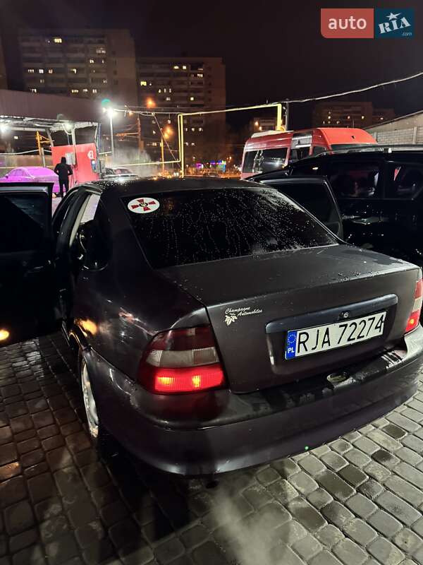 Седан Opel Vectra 1998 в Харькове