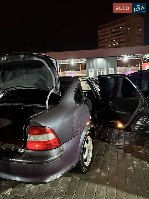 Седан Opel Vectra 1998 в Харькове