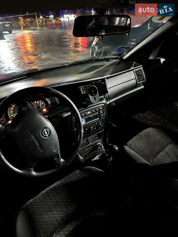 Седан Opel Vectra 1998 в Харькове