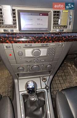 Универсал Opel Vectra 2005 в 