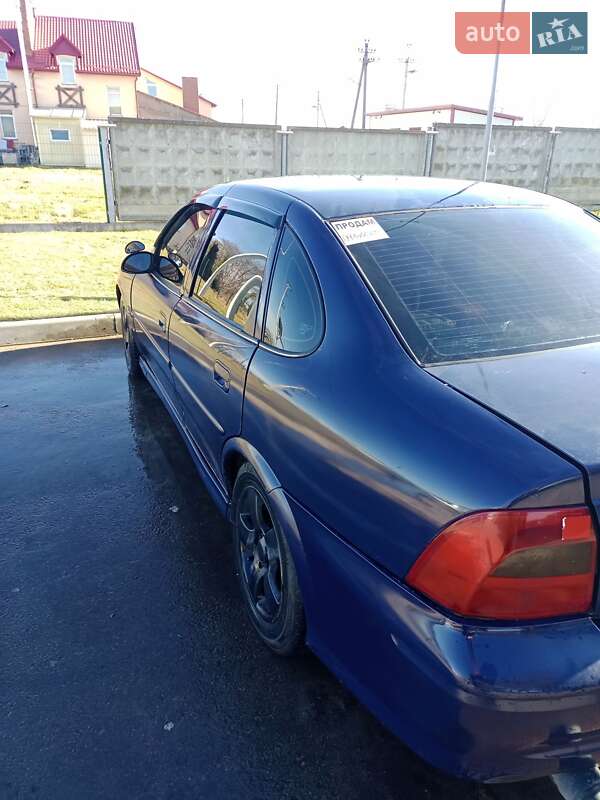 Седан Opel Vectra 1999 в Городке