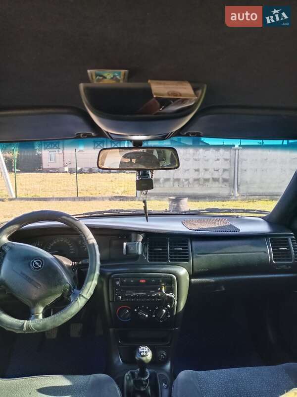 Седан Opel Vectra 1999 в Городке