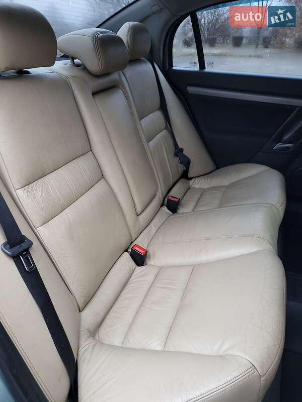 Седан Opel Vectra 2004 в Горишних Плавнях