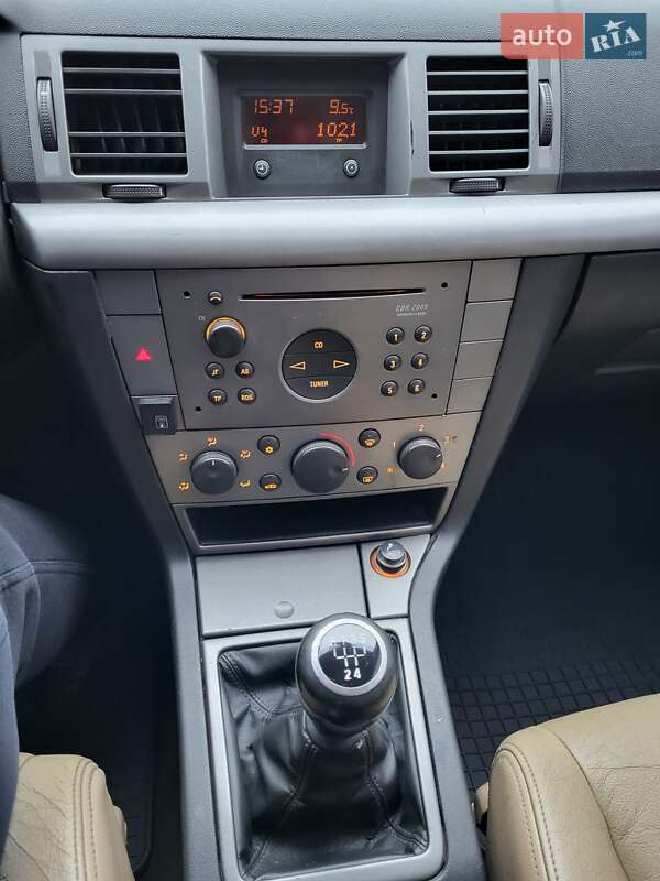 Седан Opel Vectra 2004 в Горишних Плавнях