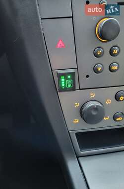 Седан Opel Vectra 2004 в Горішніх Плавнях