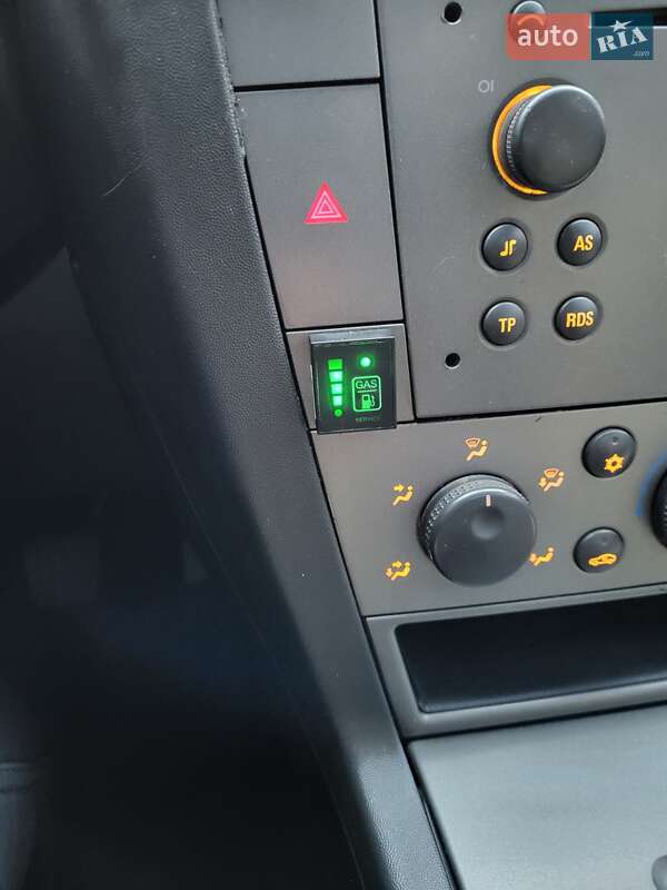 Седан Opel Vectra 2004 в Горишних Плавнях