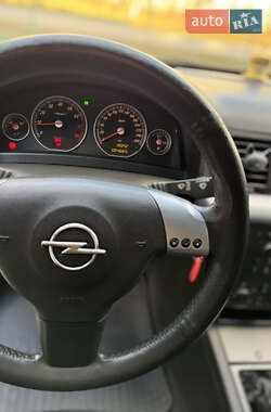 Лифтбек Opel Vectra 2003 в 