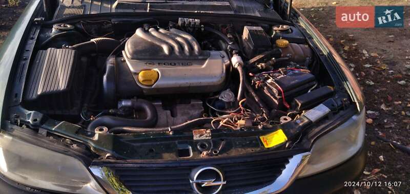 Седан Opel Vectra 1998 в Близнюках