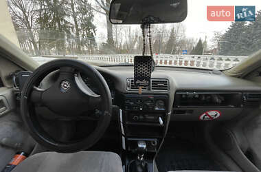 Седан Opel Vectra 1989 в 